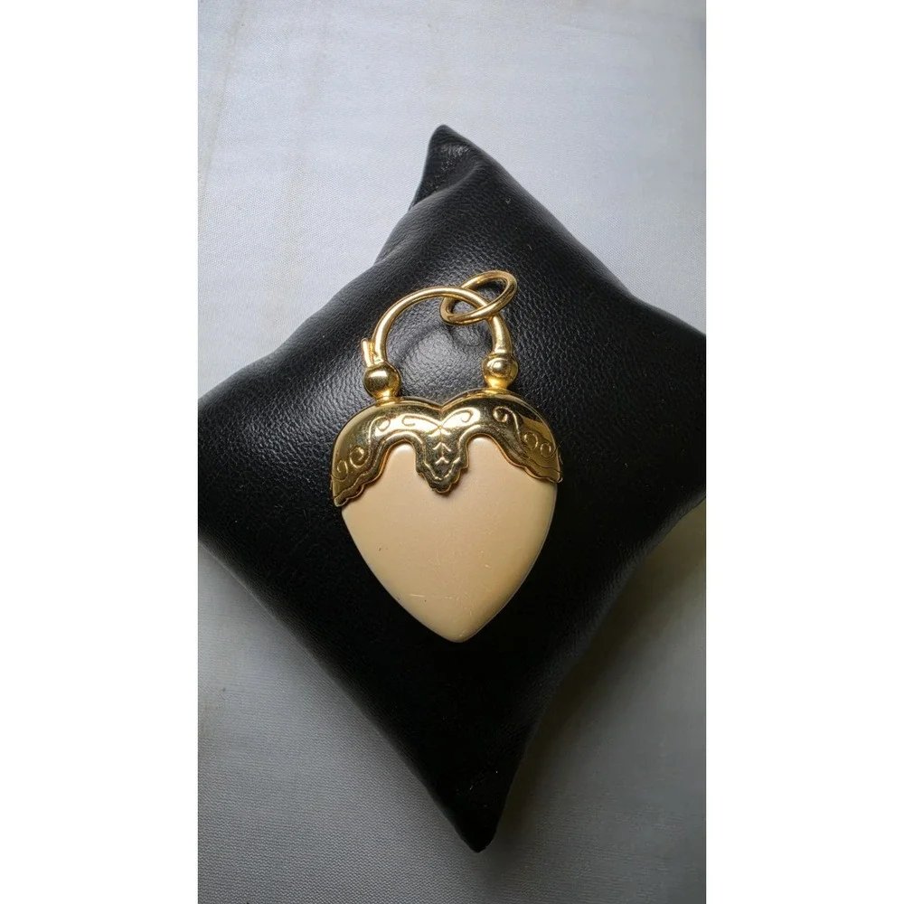 PINK Heart Pendant Goldtone Vintage JOAN RIVERS Jewlery Faux Pearl